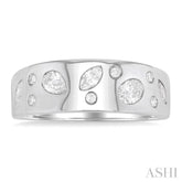 1/2 Ctw Scatter Mixed Diamond Cut Bold Gold Fashion Band in 14K White Gold